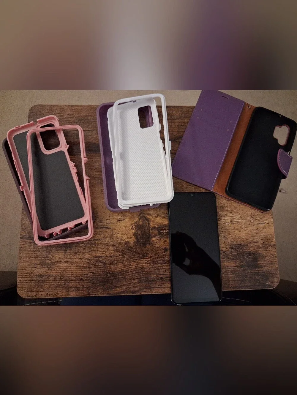 The Samsung Galaxy A32 5G Cell phone and 3 Cases Pocket Card Holder